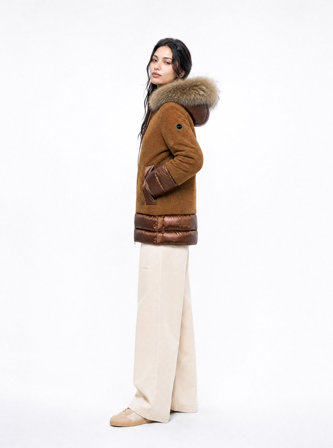 acolchado-borreguillo-capucha-pelo-mujer-dione-camel-donjaz-2