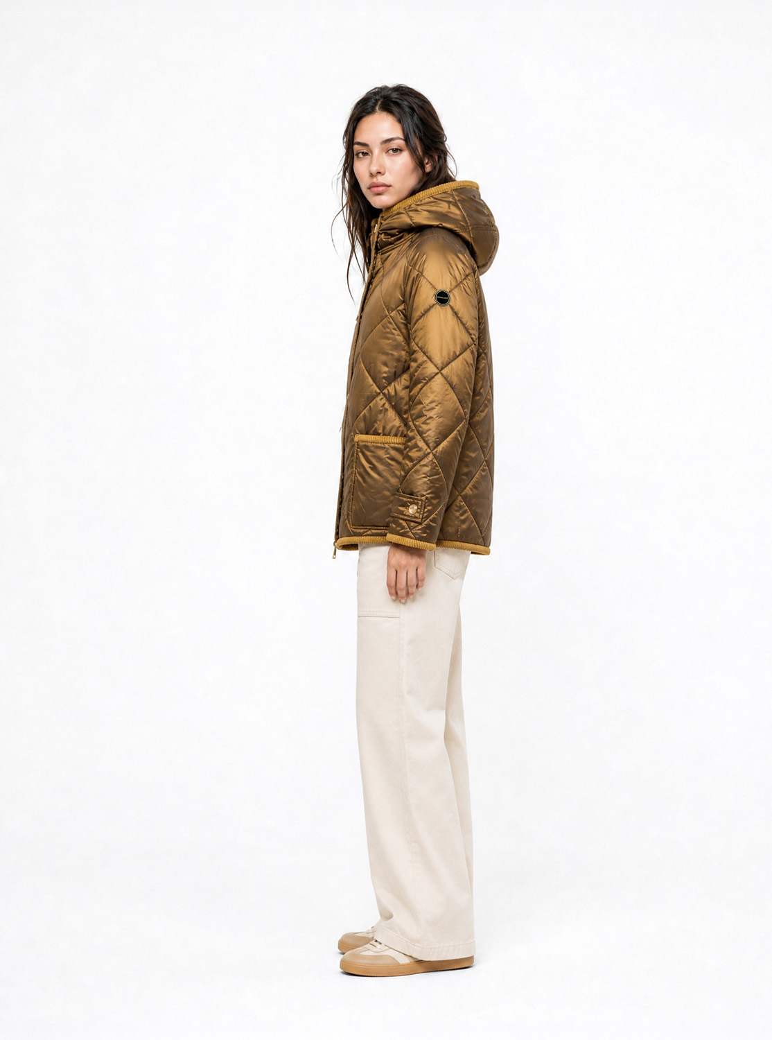 acolchado-corto-brillo-mujer-luce-camel-donjaz-2