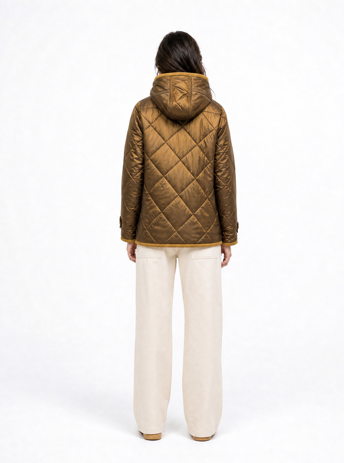 acolchado-corto-brillo-mujer-luce-camel-donjaz-3