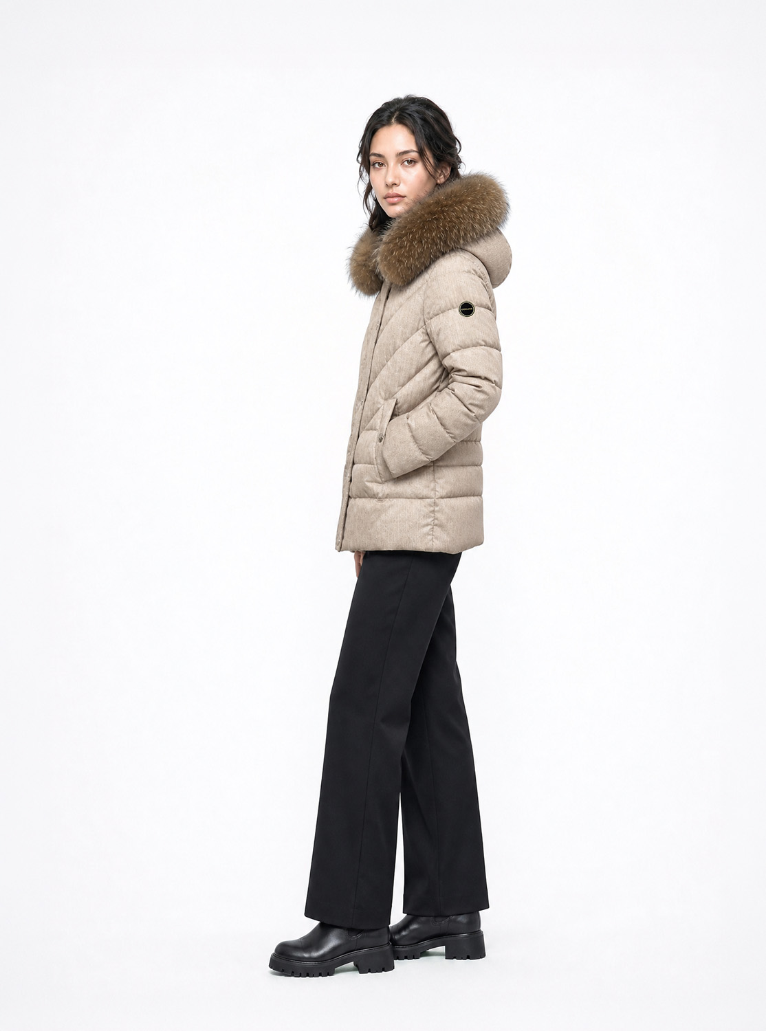 acolchado-corto-capucha-pelo-mujer-dalia-beige-donjaz-2