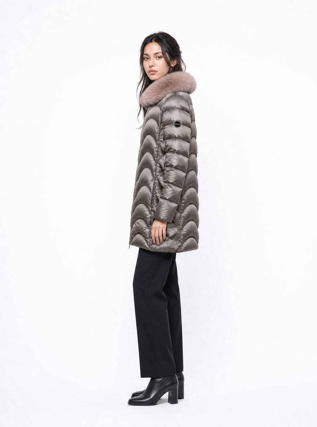 acolchado-ondas-mujer-maggie-gris-donjaz-2