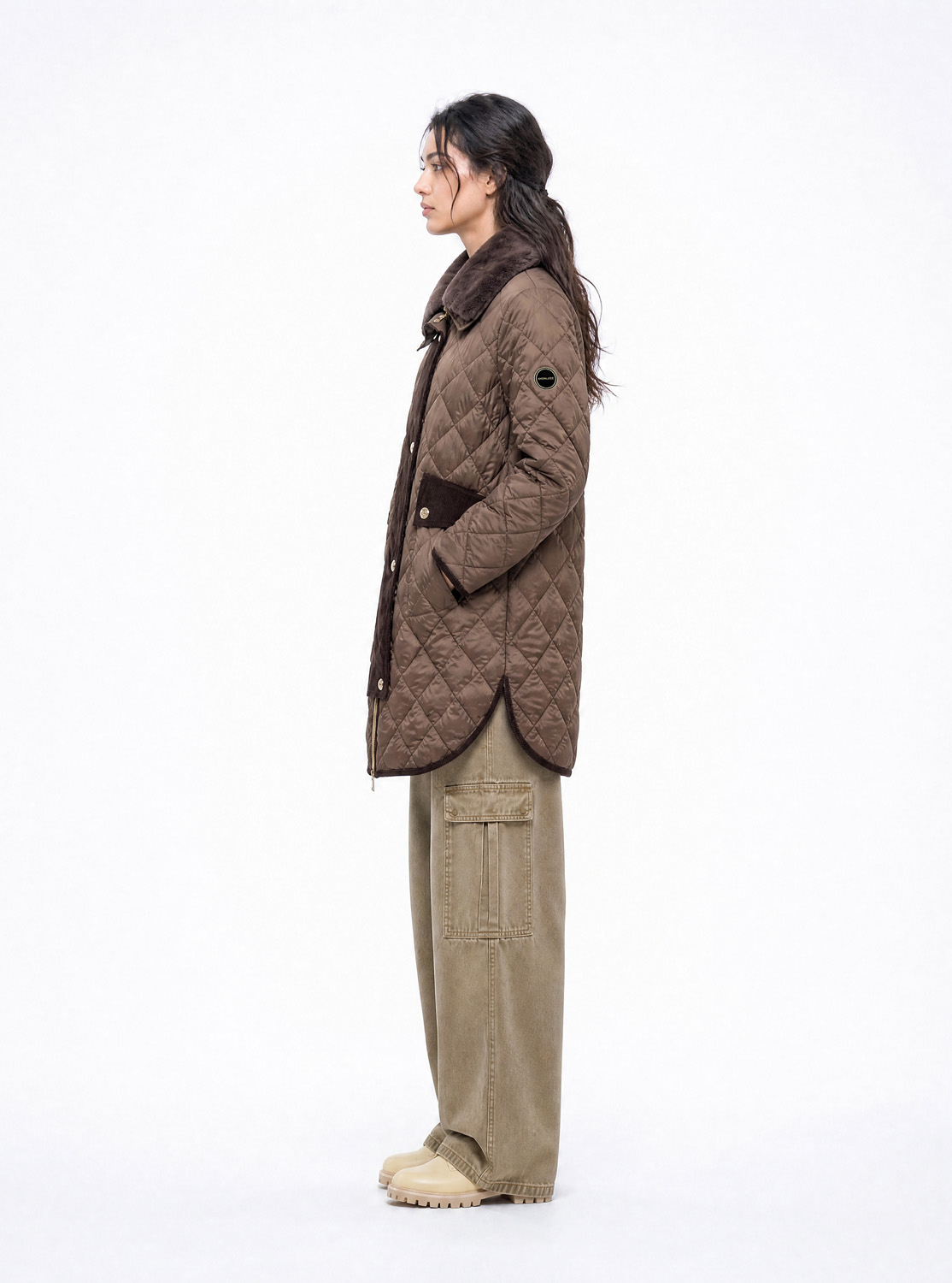 acolchado-rombos-detalles-pana-mujer-nysa-marron-donjaz-2
