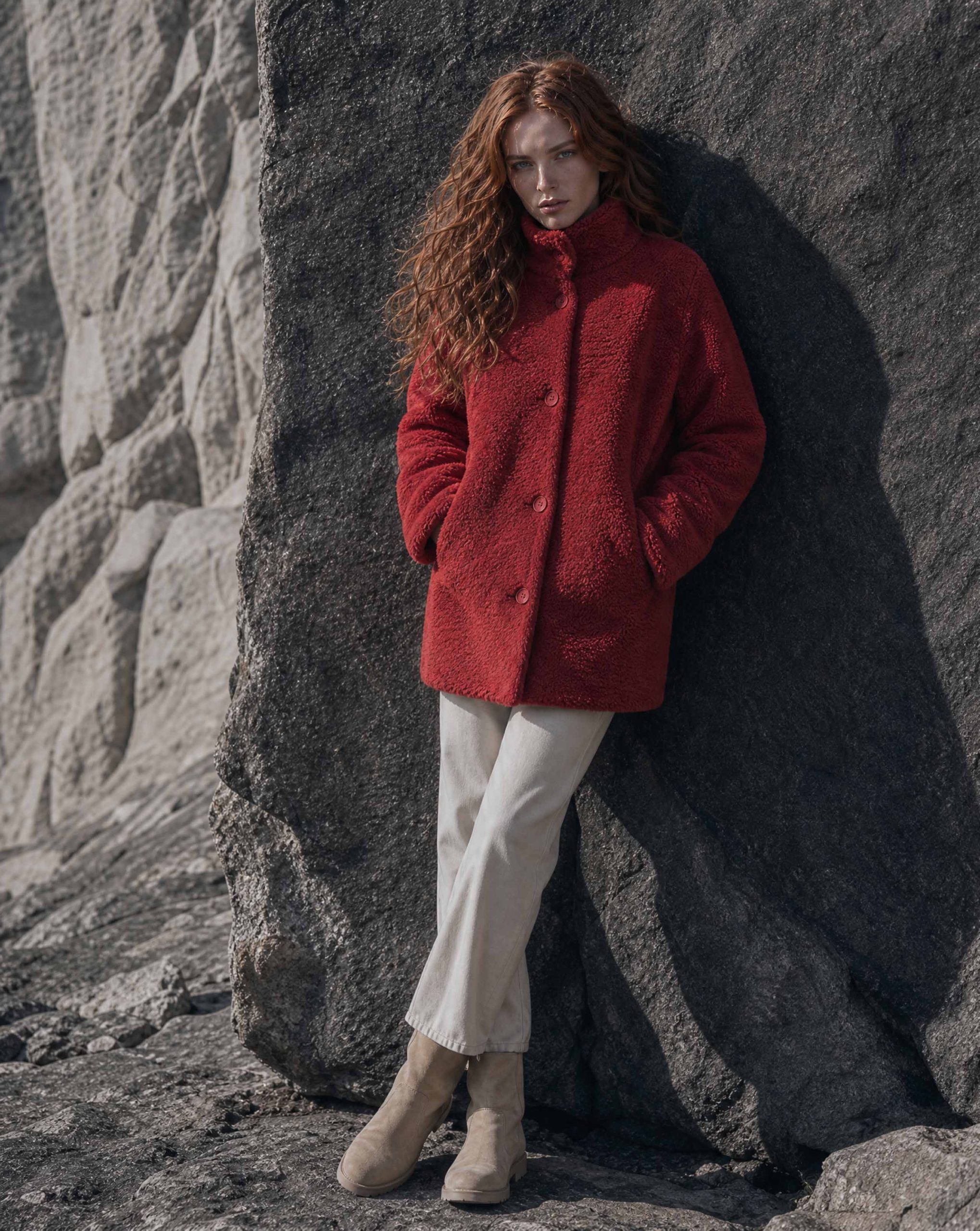 SARA abrigo-peluche-suave-rojo-sara-donjaz-2
